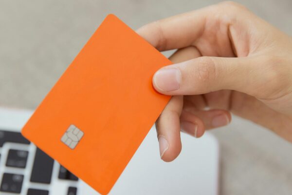 Cómo escribir copies de anuncios que convierten con IA